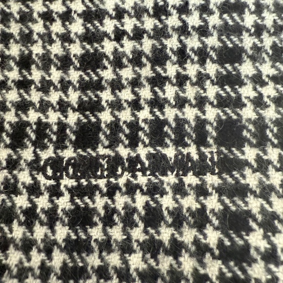 VERY RARE: Authentic Giorgio Armani Cashmere/Wool Scarf with Fur Balls - Picture 7 of 7